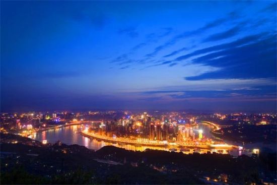 山城重庆，魅力与挑战交织之城